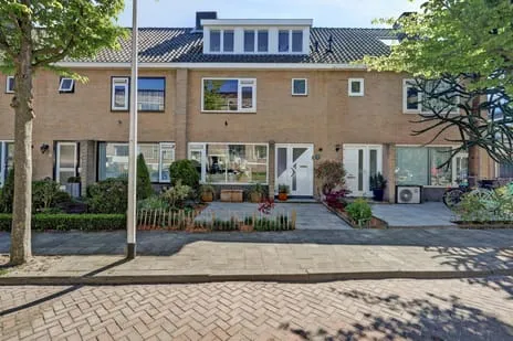 Tussenwoning te koop: van den Woudestraat 22, Kloosterland-Endepoel Warmond
