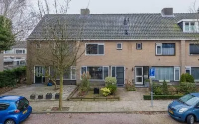 Tussenwoning te koop: van den Woudestraat 26, Kloosterland-Endepoel Warmond