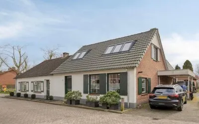 Twee-onder-één-kap te koop: van der Brugghenstraat 19, Stiphout-Dorp Helmond
