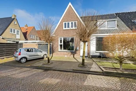 Tussenwoning te koop: van der Helststraat 22, Leeuwarden