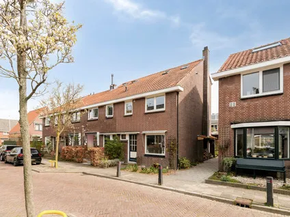 Hoekwoning te koop: Van der Leestraat 13, Alblasserdam