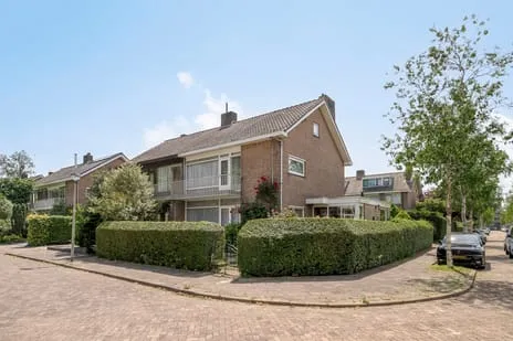 Hoekwoning te koop: Van der Leeuwlaan 2, Spieringshoek Schiedam