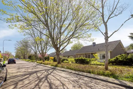 Twee-onder-één-kap te koop: van der Ploegstraat 93, Villabuurt Heemskerk