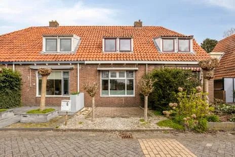 Tussenwoning te koop: van der Sluislaan 6, Oranjewoud Heerenveen