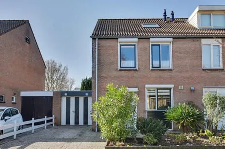 Tussenwoning te koop: Van der Veerlaan 5, Papegaaienburg - Hofwijk Vlissingen