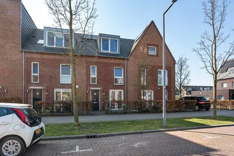 Tussenwoning te koop: Van der Waalslaan 29, Zestienhoven Rotterdam