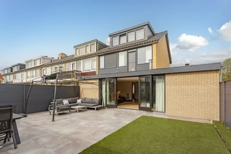 Corner house for sale: Van der Waalsstraat 2, Badhoevedorp West Badhoevedorp