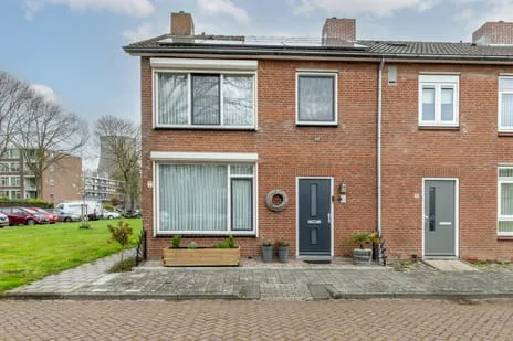 Hoekwoning te koop: van der Waalstraat 27, Geertruidenberg-West Geertruidenberg