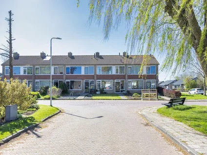 Tussenwoning te koop: van der Weijstrjitte 15, Exmorra Exmorra