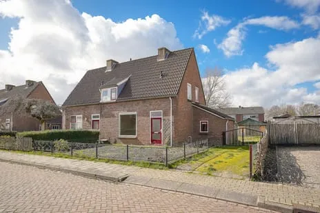Twee-onder-één-kap te koop: Van der Zandestraat 15, Kesteren Kesteren