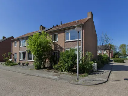 Hoekwoning te koop: Van Duvenvoordestraat 15, Waspik beneden Waspik