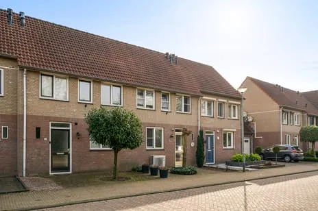 Tussenwoning te koop: Van Frezinstraat 5, De Risselt Horst