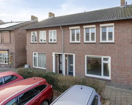 Tussenwoning te koop: van Gennipstraat 13, Braakhuizen-Zuid Geldrop