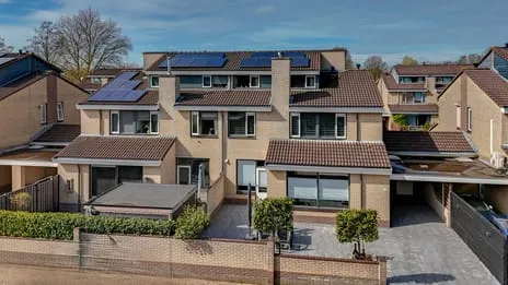 Tussenwoning te koop: van Goghstraat 10, West Duiven