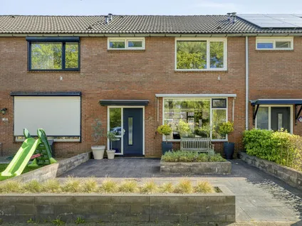 Tussenwoning te koop: Van Hallstraat 22, Nunspeet-Oost Nunspeet