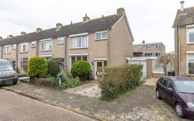 Tussenwoning te koop: Van Hallstraat 69, Paauwenburg Zuidoost Vlissingen