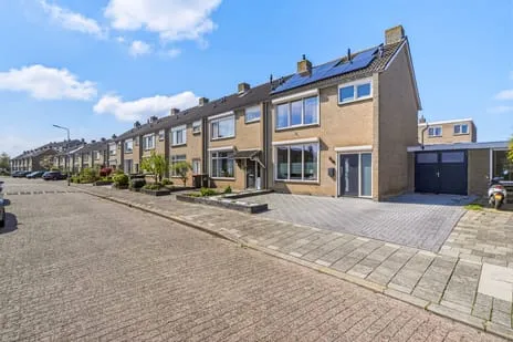 Tussenwoning te koop: Van Hallstraat 69, Paauwenburg Zuidoost Vlissingen