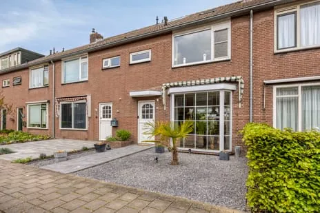 Tussenwoning te koop: van Harteveldstraat 26, Roelofarendsveen-Noord Roelofarendsveen