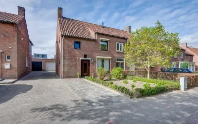 Twee-onder-één-kap te koop: Van Heeswijkstraat 12, Zeshoeven Udenhout