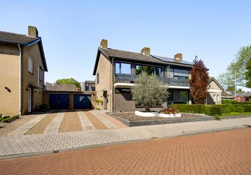 Twee-onder-één-kap te koop: Van Heukelomstraat 27, Keent Weert