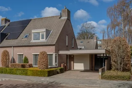 Twee-onder-één-kap te koop: van Heukelomstraat 7, Prinsejagt Eindhoven