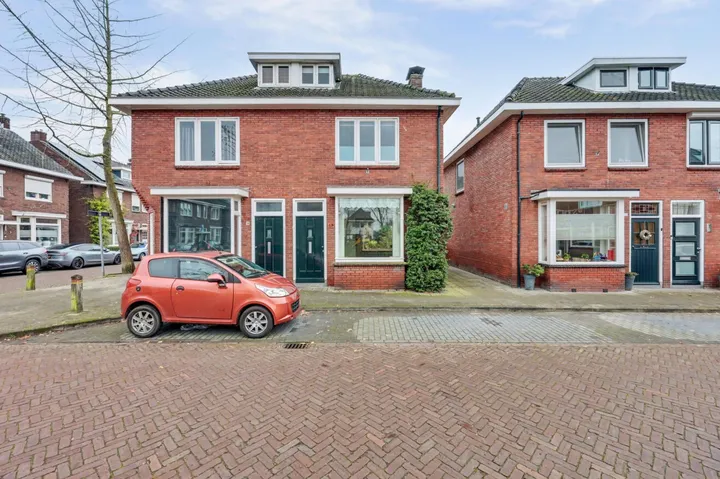Twee-onder-één-kap te koop: Van Heutzplein 13, Enschede