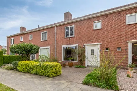 Tussenwoning te koop: van Heuven Goedhartlaan 19, De Lariks Oost Assen
