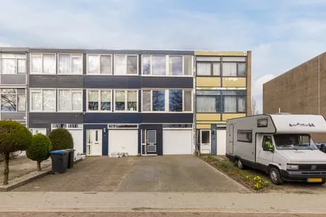 Tussenwoning te koop: Van Hogendorpplein 25, Geestelijken Goirle