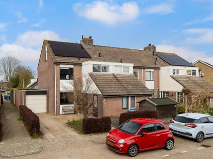 Hoekwoning te koop: Van Hogendorpstraat 11, Almkerk