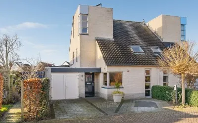Hoekwoning te koop: Van Leeuwenhoeklaan 1, Berkum Zwolle