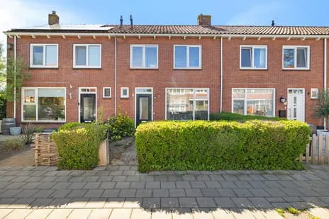 Tussenwoning te koop: van Leeuwenhoekstraat 8, Zamenhofpark Leeuwarden