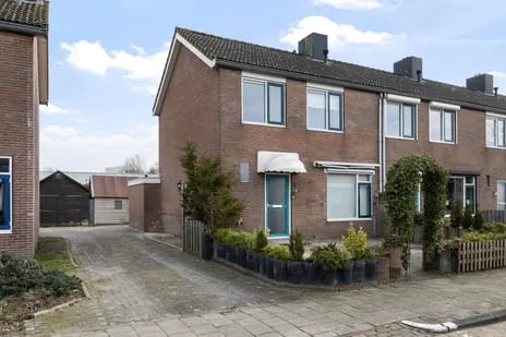 Hoekwoning te koop: van Leeuwenstraat 35, Elim