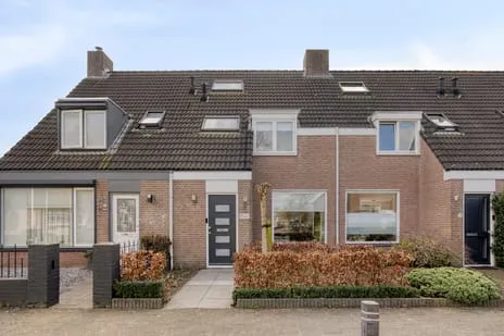 Tussenwoning te koop: Van Limburg Stirumlaan 17, Vlijmen