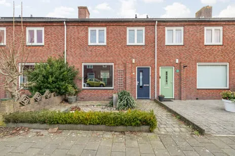 Tussenwoning te koop: van Limburg Stirumstraat 15, Heuvel Breda