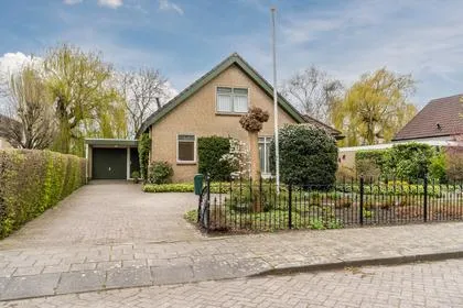 Vrijstaande woning te koop: van Marlotstraat 69, Giessenburg