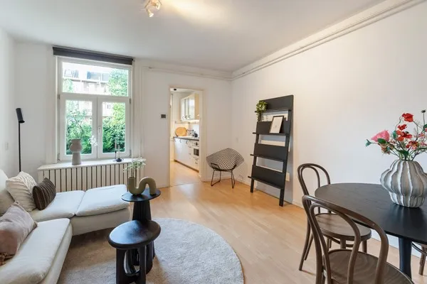 Studio te koop: Van Oldenbarneveldtstraat 58-1, Frederik Hendrikbuurt-Zuidoost Amsterdam