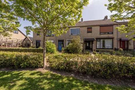 Tussenwoning te koop: van Oldenbarneveltstraat 24, Zuid-Beijerland Woonkern Zuid-Beijerland