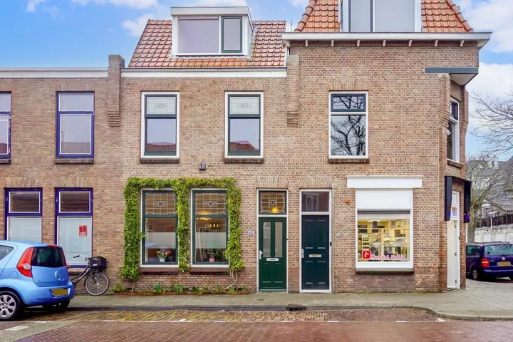 Tussenwoning te koop: Van Oldenbarneveltstraat 32, Wippolder-Noord Delft
