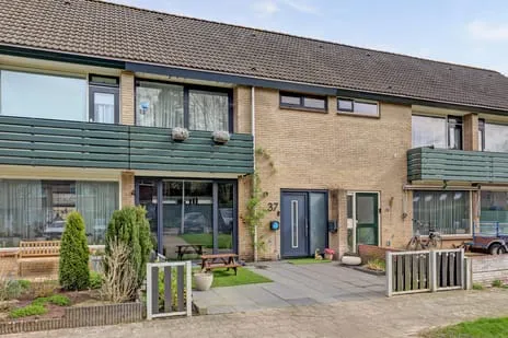 Tussenwoning te koop: Van Oldenbarneveltstraat 37, Olst