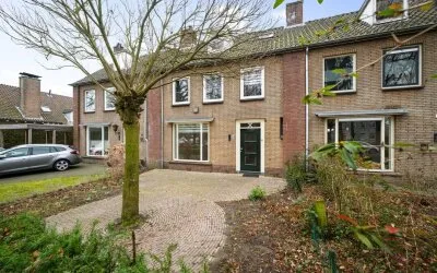 Tussenwoning te koop: Van Oldenielstraat 19, Rollecatekwartier Deventer