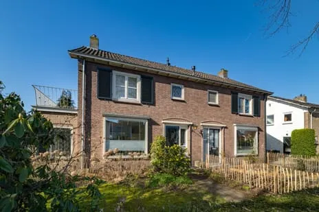Twee-onder-één-kap te koop: Van Oldenielstraat 3, Rollecatekwartier Deventer