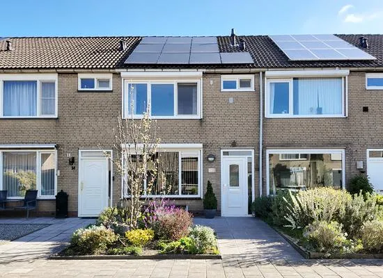 Tussenwoning te koop: Van Puttenstraat 12, Klundert