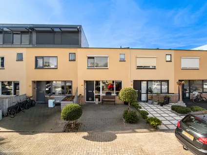 Tussenwoning te koop: Van Ravesteyn-Erf 413, Van Ravesteijn-erf en omgeving Dordrecht