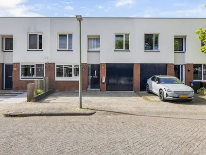 Tussenwoning te koop: Van Ravesteyn-erf 592, Van Ravesteijn-erf en omgeving Dordrecht