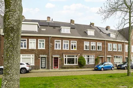 Tussenwoning te koop: Van Riebeecklaan 11, De Krim Haarlem