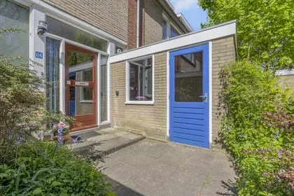 Tussenwoning te koop: Van Rijslaan 24, Verzetstrijdersbuurt Delft