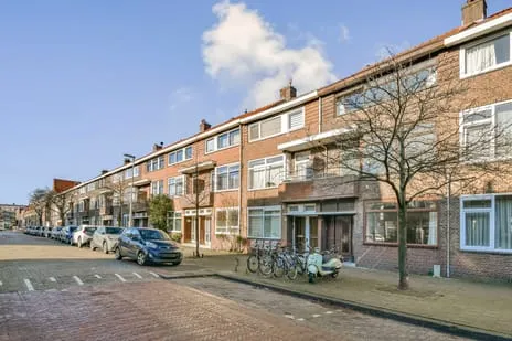 Tussenwoning te koop: Van Ruijsdaellaan 44, Schiedam