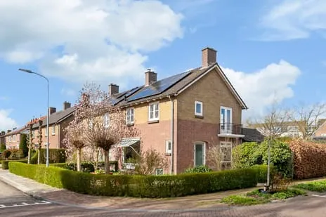Twee-onder-één-kap te koop: van Schaikstraat 4, Centrum Duiven
