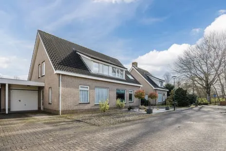 Tussenwoning te koop: van Sloterdijckstraat 10, Geertruidenberg-Noord Geertruidenberg