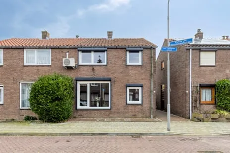 Twee-onder-één-kap te koop: van Tienhovenstraat 27, Yerseke - Kern Yerseke